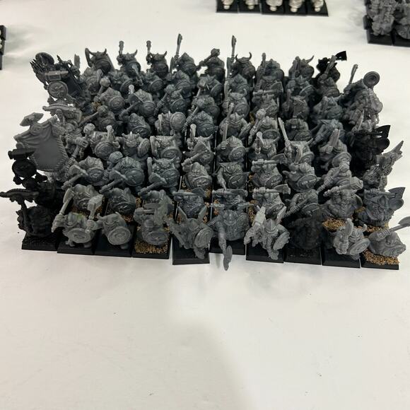 Warhammer Fantasy Dwarf Warriors HUGE Lot of 79 Plastic Games Workshop Assembled - Picture 1 of 5
